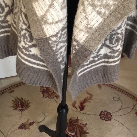 Abercrombie & Fitch cardigan. - Picture 4 of 5